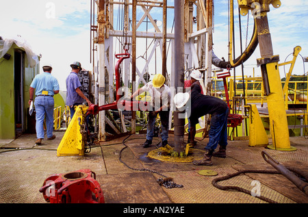 Bohrplattform und Arbeitnehmer Stockfoto