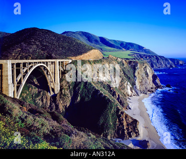 Bixby Creek Bridge und Big Sur Küste am Pacific Coast Highway in Kalifornien, USA Stockfoto