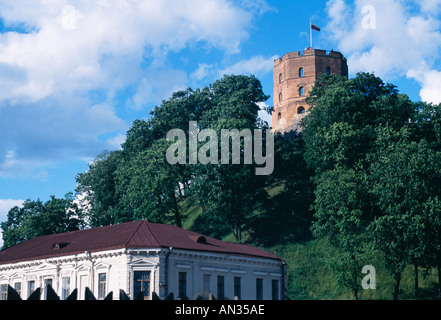 Der Westturm des Schlosses Upper oder höher auf Vilnius Gediminas Hügel; die Burg erscheint in Stadt Aufzeichnungen von 1323 Stockfoto