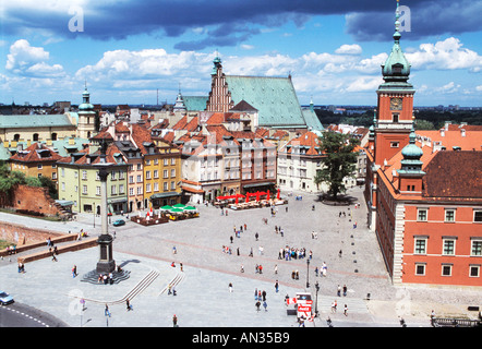 Schlossplatz in Warschau die Altstadt, das Königsschloss auf der rechten Seite rekonstruiert. Stockfoto