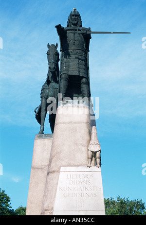 Ein Denkmal für Großherzog Gediminas, 14. Jahrhundert Gründer von Vilnius, dominiert der Hauptplatz der Stadt Stockfoto