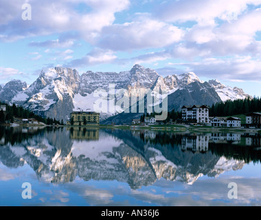 Dolomiten / Misurina See & Sorapiss Gipfeln, Misurina, Trentino, Italien Stockfoto
