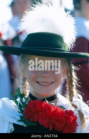 Baverian Festival / Mädchen in Baverian Kostüm / Kleid, Rosenheim, Bayern, Deutschland Stockfoto