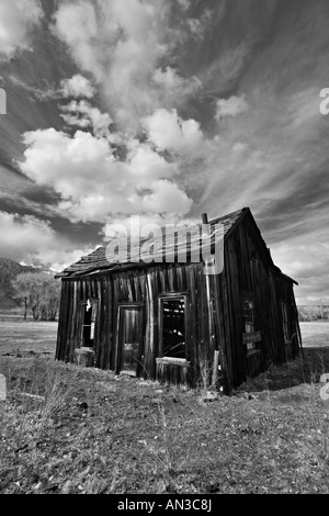 Alte Holz-Ferienhaus in Owens Valley Stockfoto