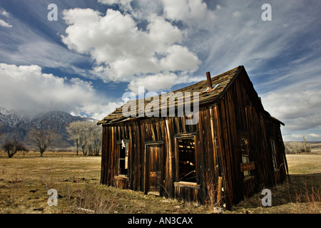 Alte Holz-Ferienhaus in Owens Valley Stockfoto