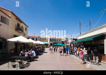 Cafés und Restaurants, Vergnügungspark Port Aventura, in der Nähe von Salou, Costa Dorada, Spanien Stockfoto