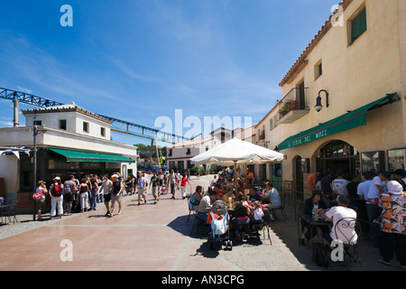 Cafés und Restaurants, Vergnügungspark Port Aventura, in der Nähe von Salou, Costa Dorada, Spanien Stockfoto