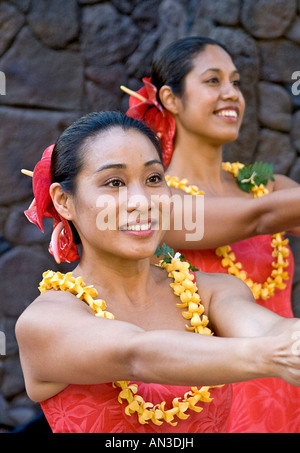 Hawaiianische Mädchen führen traditionelle Hula Tänze in Waikiki, Hawaii Stockfoto