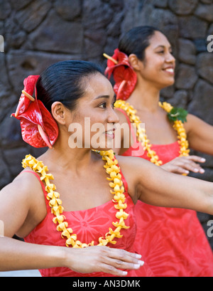 Hawaiianische Mädchen führen traditionelle Hula Tänze in Waikiki, Hawaii Stockfoto