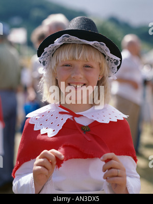 Mädchen gekleidet im walisischen traditionelle / National Kostüm / Kleid, Wales Stockfoto