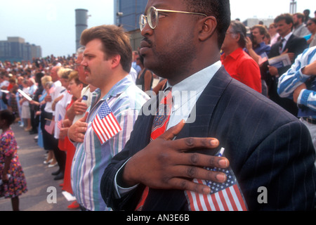 Detroit Michigan 4. Juli 1995 Michael Adeoju aus Nigeria schwört Untertanentreue nach Vereidigung als neue U S Bürger Stockfoto