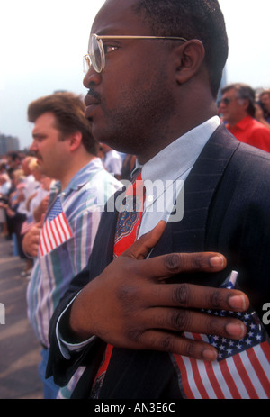 Detroit Michigan 4. Juli 1999 Michael Adeyoju nimmt die Zusage der Treue, als er einen neuen U S Bürger wird Stockfoto