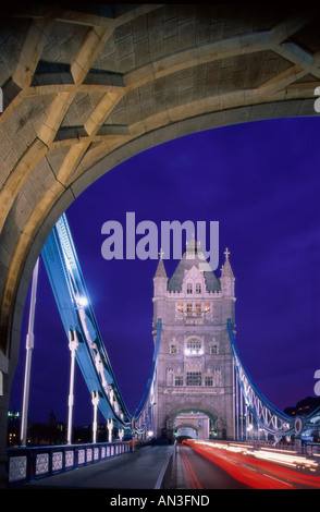 Tower Bridge / Nachtansicht, London, England Stockfoto