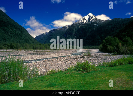 Berglandschaft, Riverbed, Vicente Perez Rosales National Park, Anden, Anden Lake District, Lake District, Chile, Südamerika Stockfoto