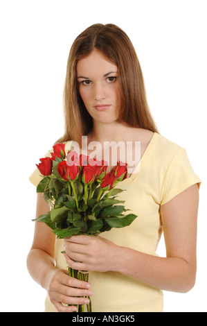 ein junges Mädchen mit einem Haufen von rote Rosen schauen traurig Stockfoto