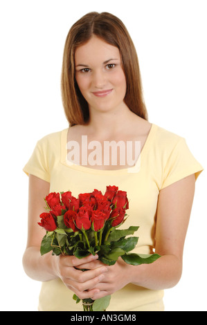 ein junges Mädchen mit einem Strauß roter Rosen Stockfoto