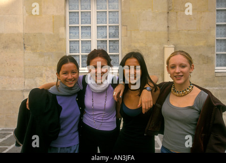 Französisch Mädchen, französische Studenten, französische Jugendliche Französisch Teenager, Jugendliche, Studenten, Lycée Charlemagne, Viertel Marais, Paris, Frankreich Stockfoto