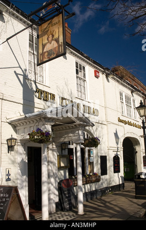 Kneipe in Wickham Dorfplatz in Hampshire Stockfoto