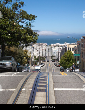 San Francisco Kalifornien Seilbahn und Tracks mit nobb Hill Stockfoto