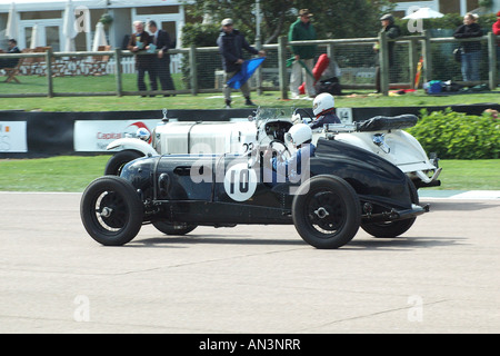 Bentley Hassan spezielle überholen in einem Rennen in Goodwood Sussex UK Besitz und angetrieben von Julian Majzub Stockfoto