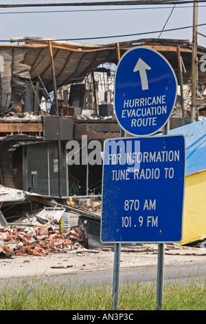 Hurrikan-Evakuierung-Zeichen inmitten von Hurrikan Katrina Wrack in New Orleans Stockfoto