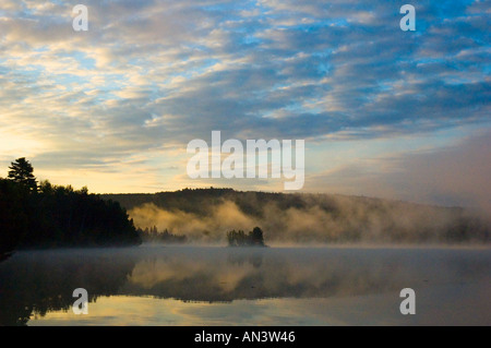 Mystische Morgen über St. John River New Brunswick, Kanada Stockfoto