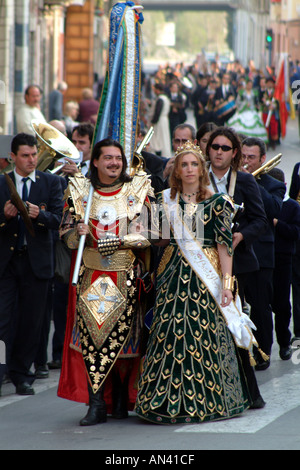 Spanien-Mauren und Christen Fiesta in Villafranquesa Spanien Villafranqueza Alicante Fiestas De Moros Y Cristianos Stockfoto