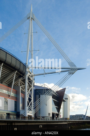 Millennium Stadium zeigt das Kabel bleiben Dach unterstützt Stockfoto