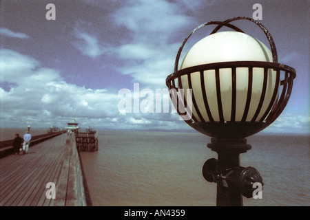 Eine Lampe auf Clevedon Pier Somerset England Stockfoto