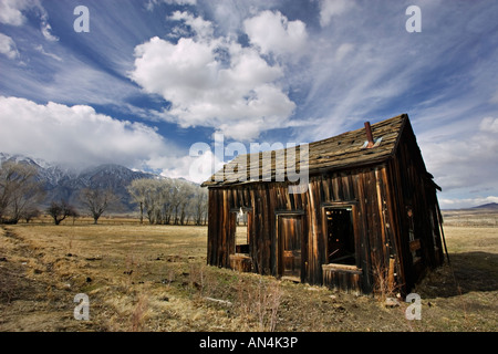 Alte Holz-Ferienhaus in Owens Valley Stockfoto