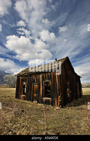 Alte Holz-Ferienhaus in Owens Valley Stockfoto