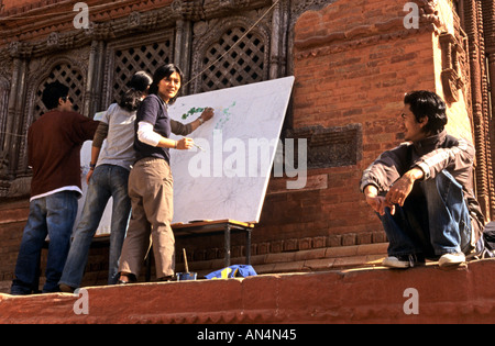 Ein Team von Künstlern ziehen an einer Kunstausstellung Kathmandu-Nepal Stockfoto