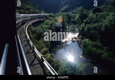 TRANSCANTABRIAN Zug durch den Norden Spaniens Stockfoto