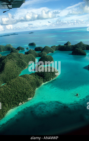 Die Amazing Rock Islands in Palau von oben gesehen Stockfoto
