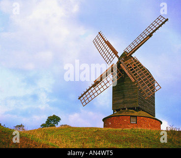 Windmühle auf erhöhten Hügel bei Brill in der Nähe von Thame, Oxfordshire Stockfoto