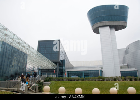 Haupteingang äußere des Smithsonian Air and Space Museum Steven F Udvar-Hazy Center Stockfoto