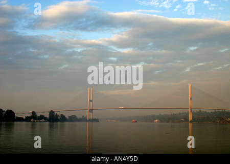 Brücke über den Frazer River in Vancouver, British Columbia, Kanada Stockfoto