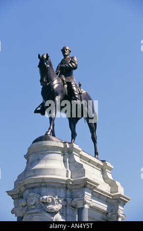 USA-VIRGINIA-RICHMOND A Statue von Stonewall Jackison an Bord sein Pferd auf einer Straße in Richmond Virginia Stockfoto