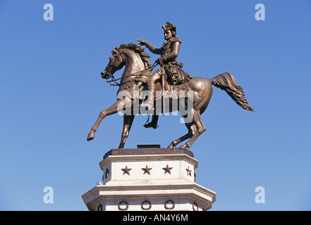 Eine Statue von George Washington auf dem Pferderücken auf Denkmal-Allee in historischen Richmond Virginia Stockfoto