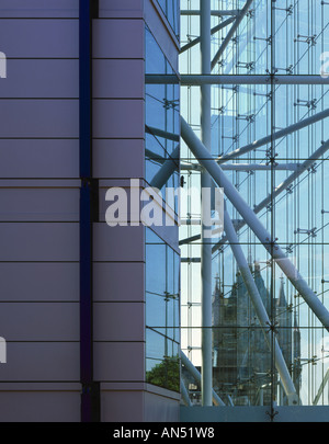 K2, Tower Bridge House, London, 2006. Glas-Struktur-Detail. Architekt: Richard Rogers Partnership Stockfoto