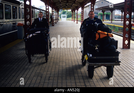 TRANSCANTABRIAN Zug durch den Norden Spaniens Stockfoto