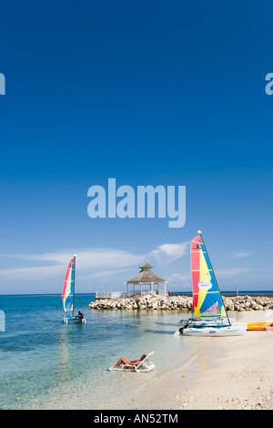 Strand vor Hotel "Sunset Jamaica Grande", Ocho Rios Bay, Ocho Rios, Jamaika, Karibik, West Indies Stockfoto