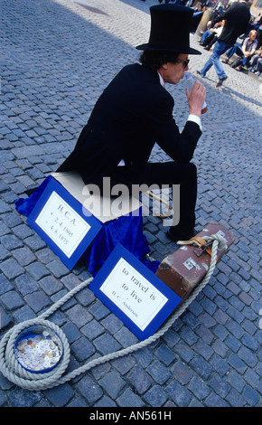 Schauspieler, die Durchführung von Hans Christian Andersen in Nytorv Quadrat Kopenhagen Dänemark Stockfoto