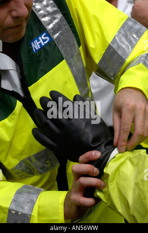 Notdienste nehmen Teil in einem chemischen oder biologischen Angriff Übung, England, UK Stockfoto