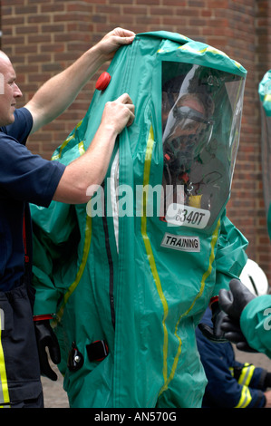 Notdienste nehmen Teil in einem chemischen oder biologischen Angriff Übung, England, UK Stockfoto