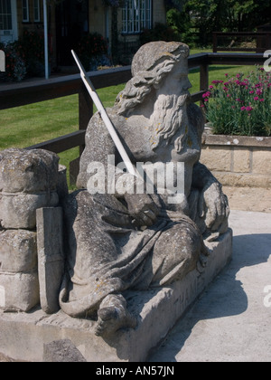 Statue des "Alten Vater Thames" basierend auf Neptun am St John Lock, der höchsten Schleuse auf der Themse bei Lechlade-on-Thames Stockfoto