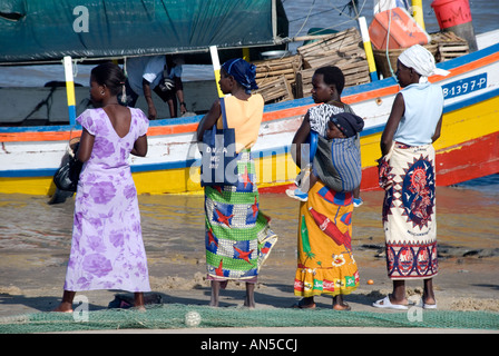 Anbieter am Strand, Beira, Mosambik Stockfoto