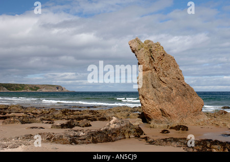 Einer der Heiligen drei Könige, Rock-Stacks auf Cullen Strand, Moray. Grampain Region. Schottland.   XPL 3273-324 Stockfoto