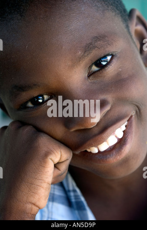 Junge im Markt, Ilha de Mozambique, Mosambik Stockfoto