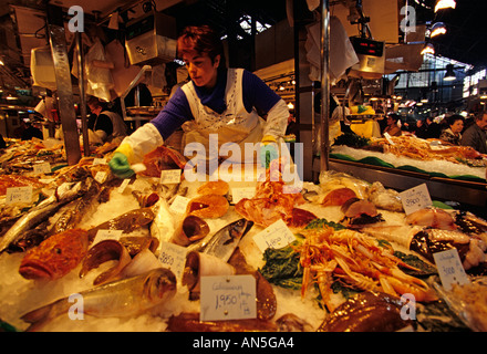 Anbieter in Seafood Market, Barcelona Stockfoto